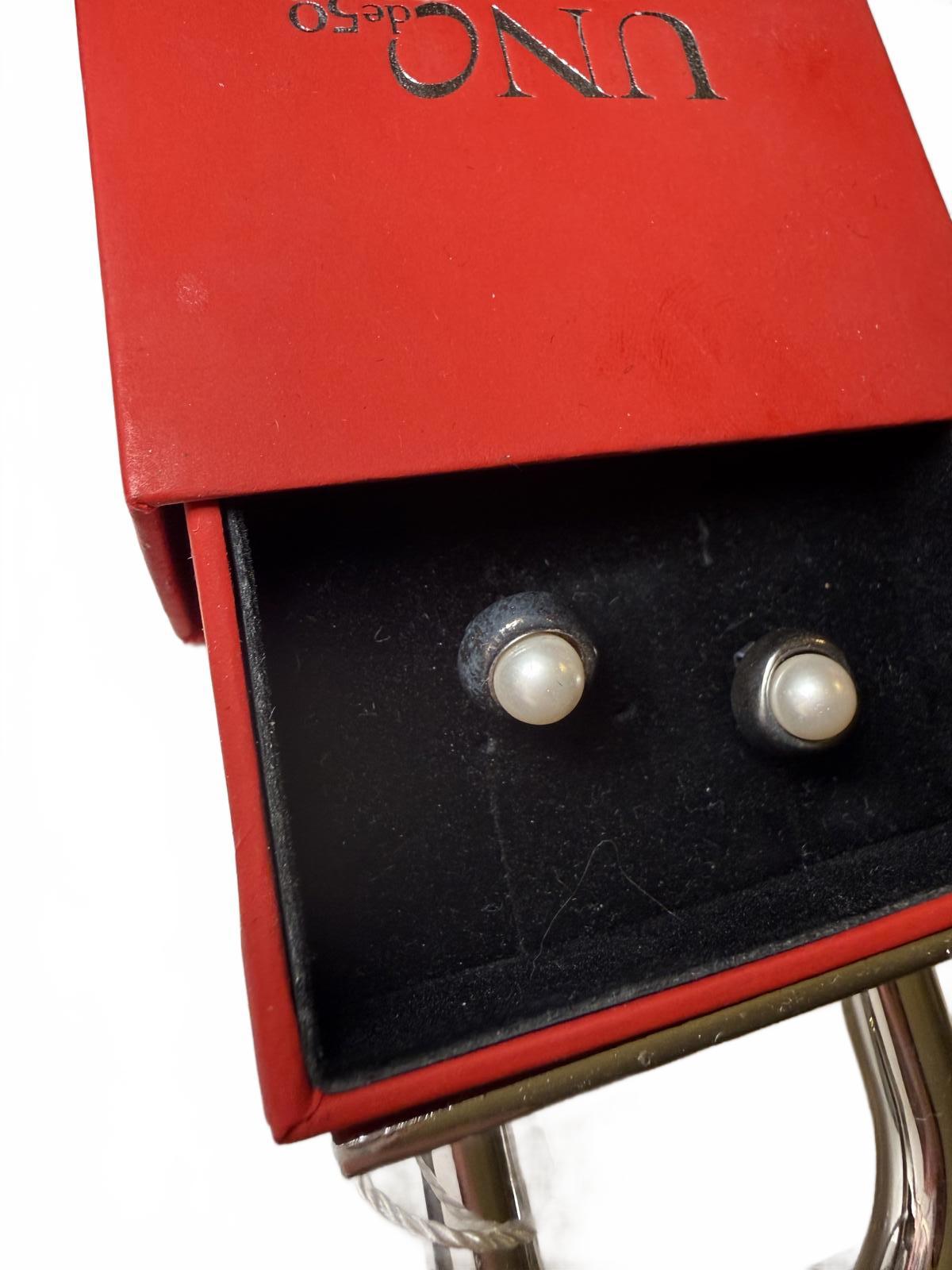 Uno de 50 Pearl Stud Earrings