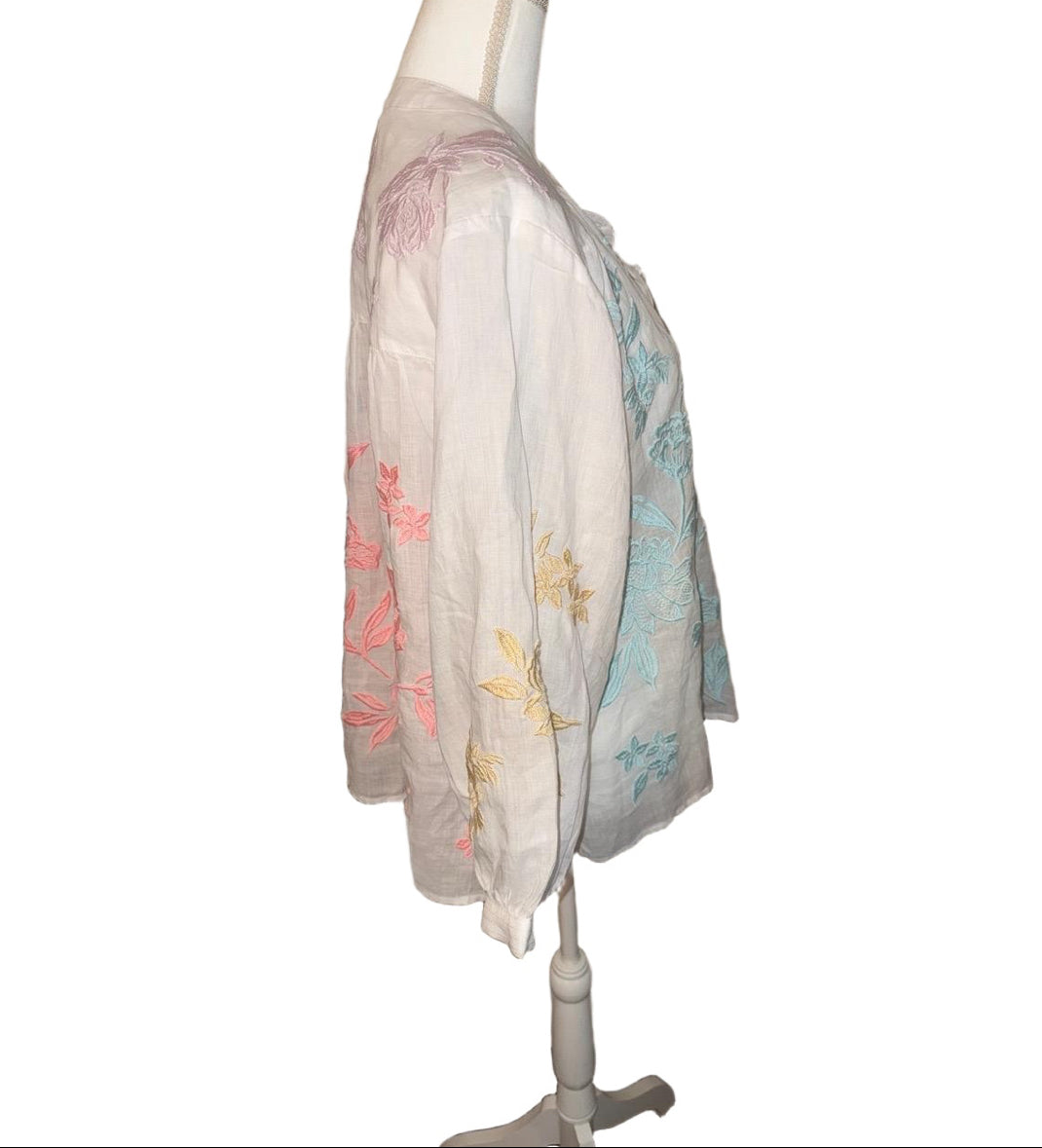 New Johnny Was Hazel Blouse, Women’s Oversized Medium (Fits up to XL), White with Multicolor Floral Embroidery