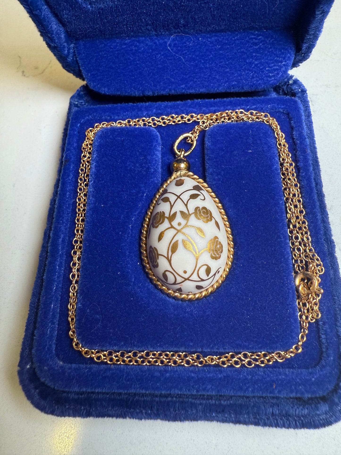 Vintage 1978 Franklin Mint Easter Egg Pendant Necklace – Bisque Porcelain & 24K Gold