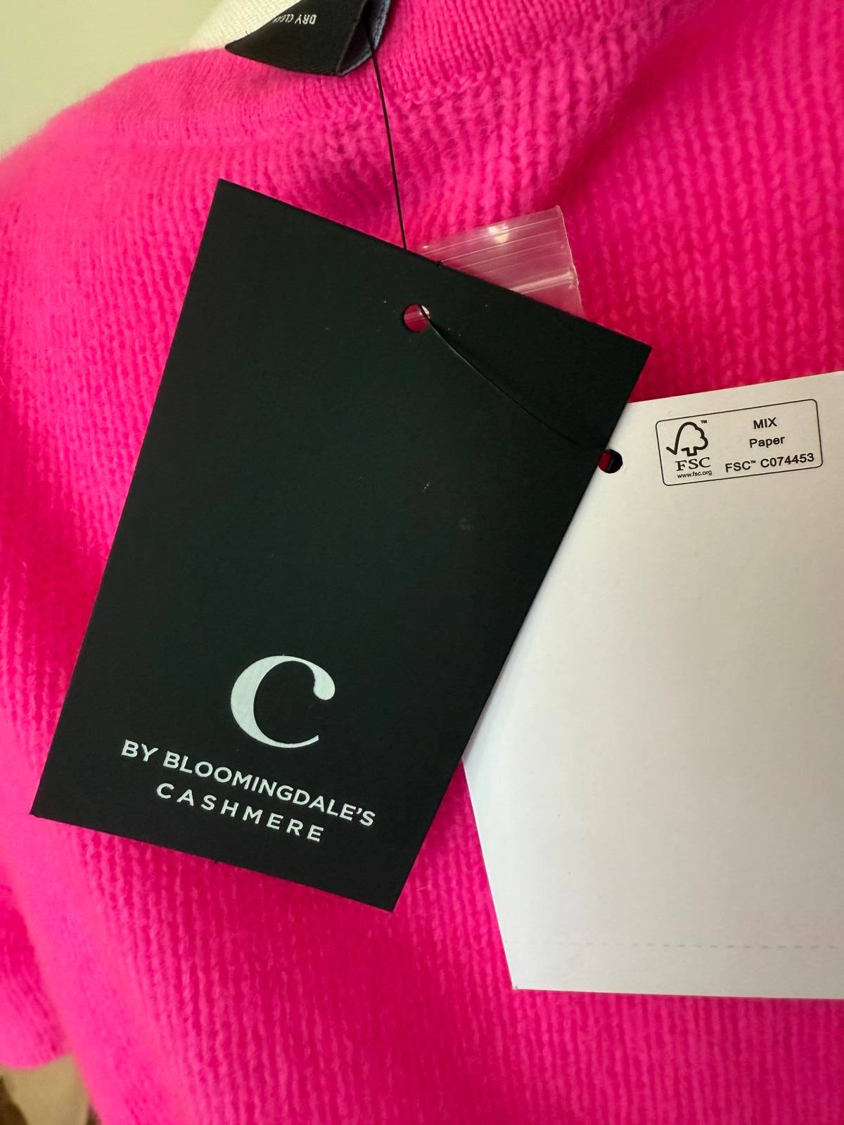 New Bloomingdale’s Short Sleeve Knit Cashmere Top, Medium