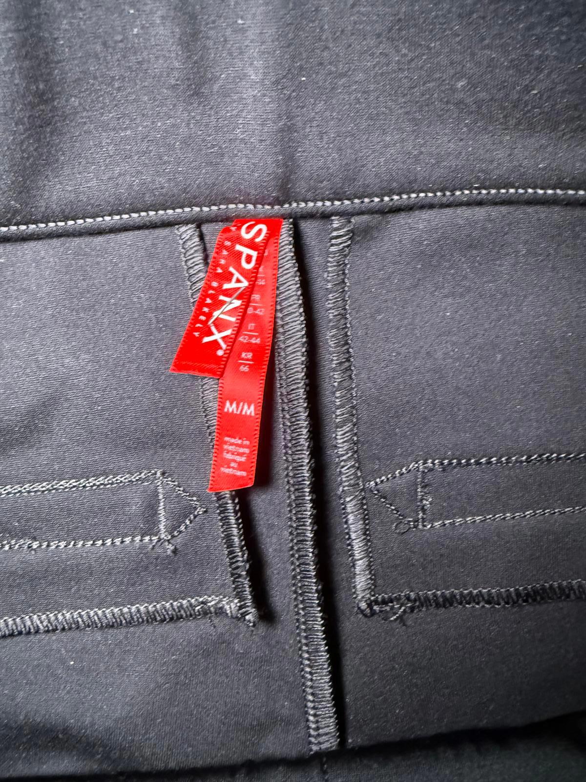 Spanx Women's Black Cropped Pants, size Medium