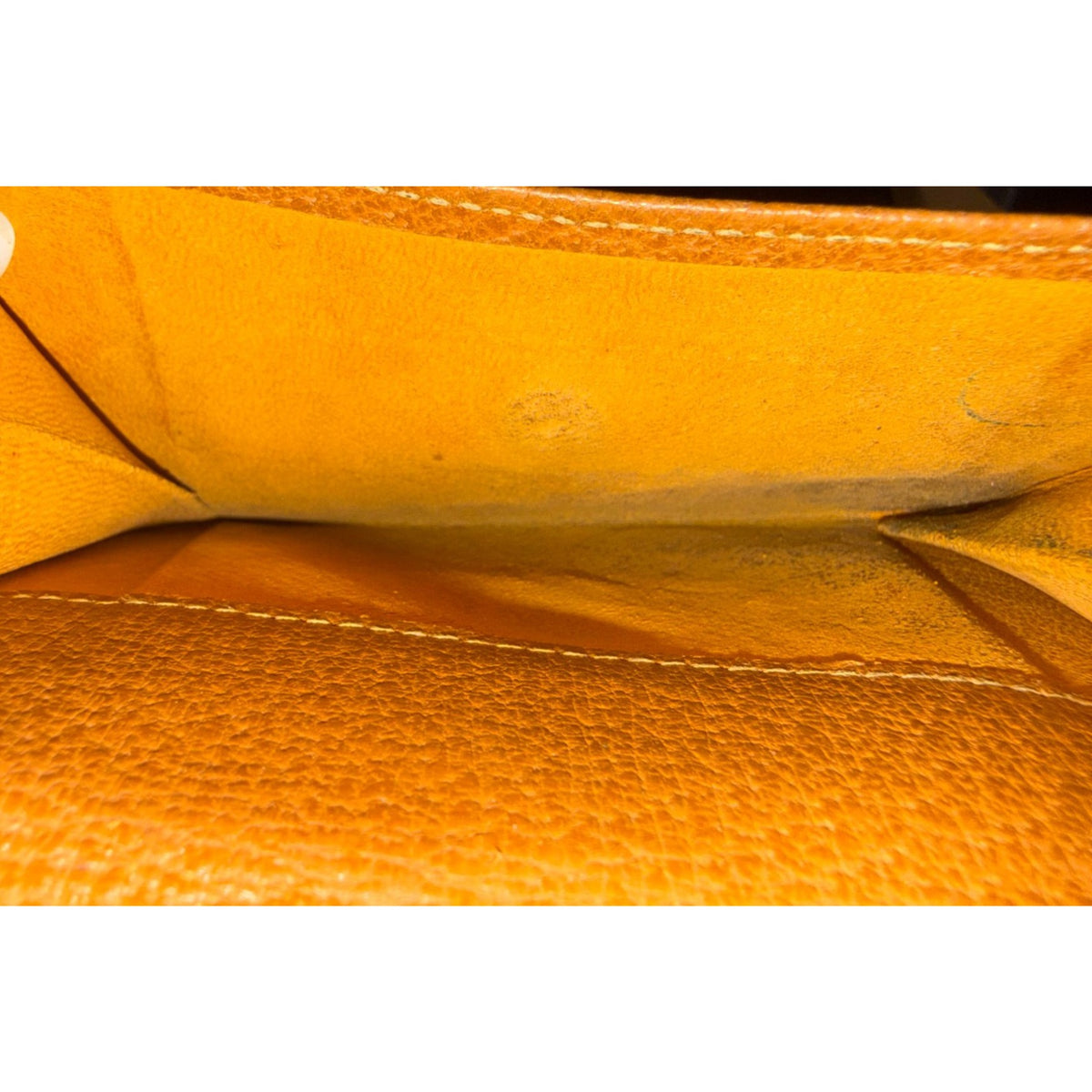 Gucci Vintage Silvi Tan Leather Wallet With Gold Clasp & Multiple Card Slots