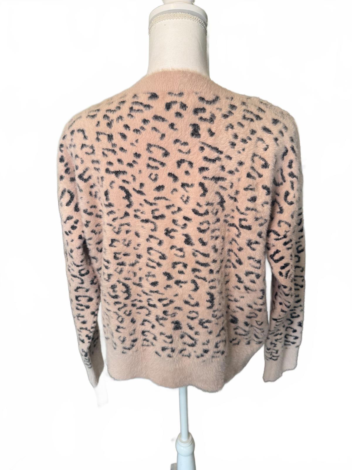 New Boutique Leopard Print Sweater, size Medium