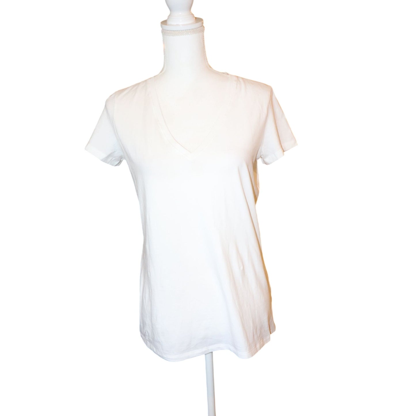 Lilly Pulitzer White V-Neck Short Sleeve Stretch T-Shirt, Medium NWOT