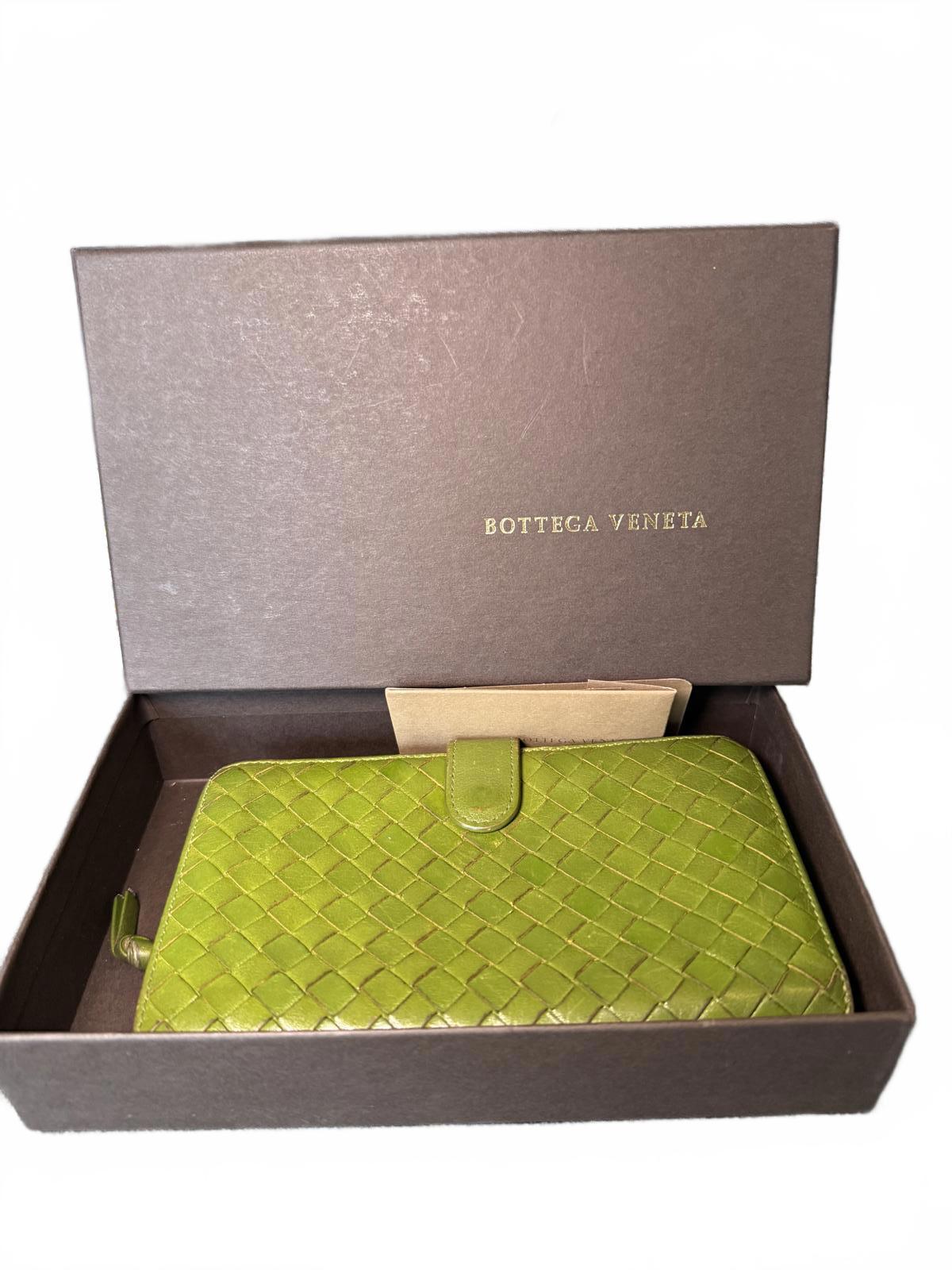 Bottega Veneta  Green Leather Women's Wallet