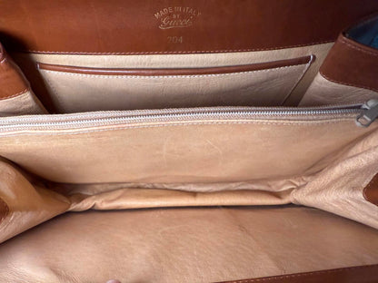 Vintage Gucci Leather Women's Shoulder Bag with Gold-tone Clasp