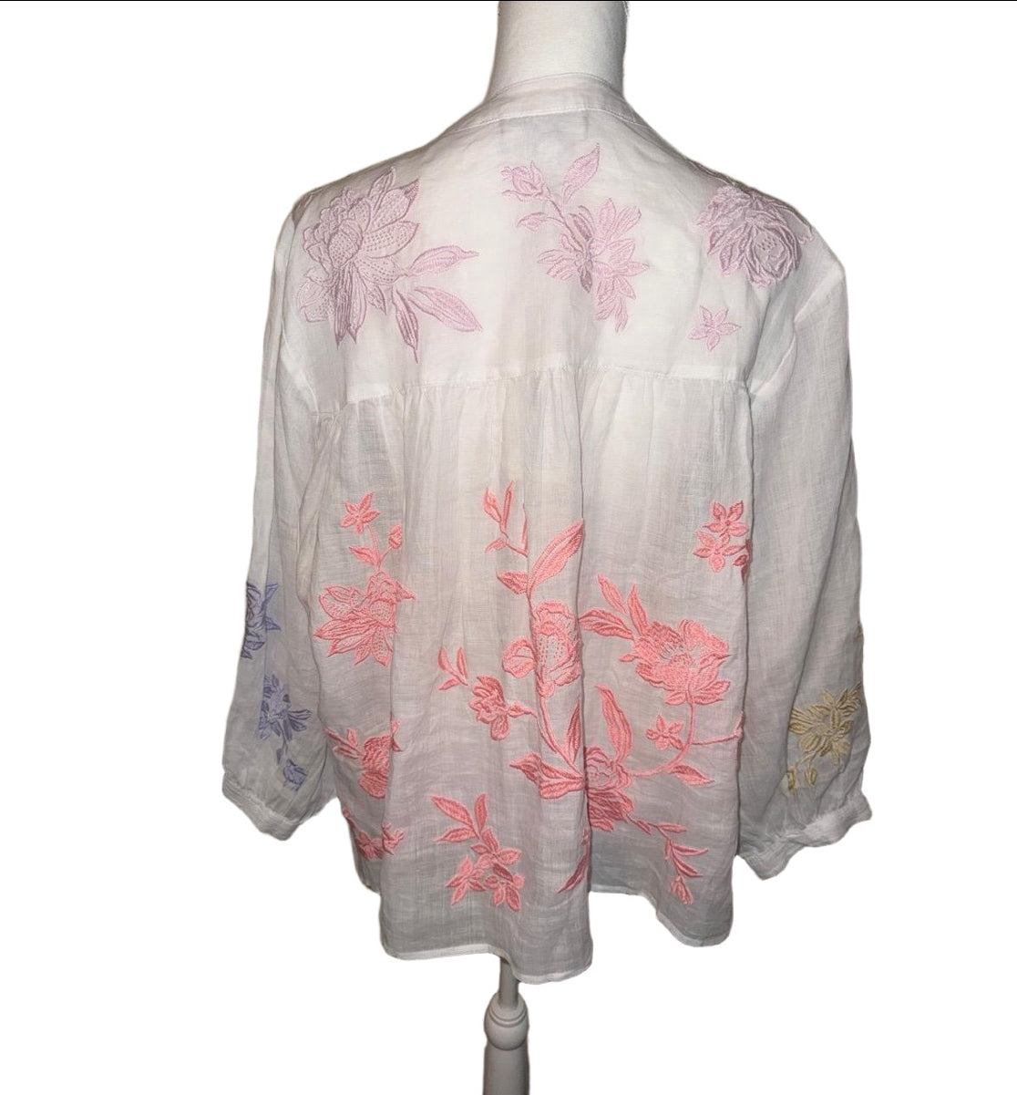 New Johnny Was Hazel Blouse, Women’s Oversized Medium (Fits up to XL), White with Multicolor Floral Embroidery