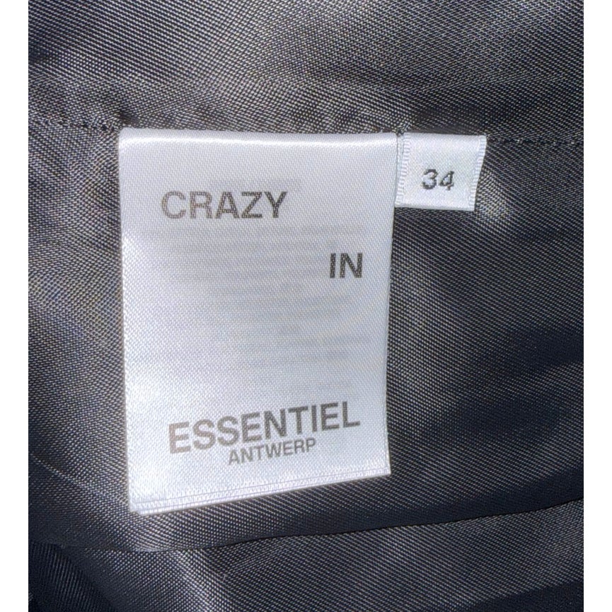 Essentiel Antwerp interior label with the sewn size 34 tag.