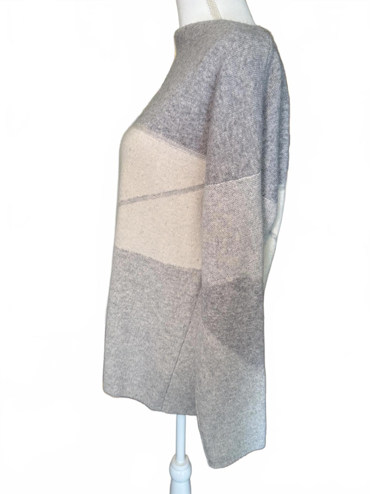 Vince Geometric Pattern Gray and Cream Sweater, Large