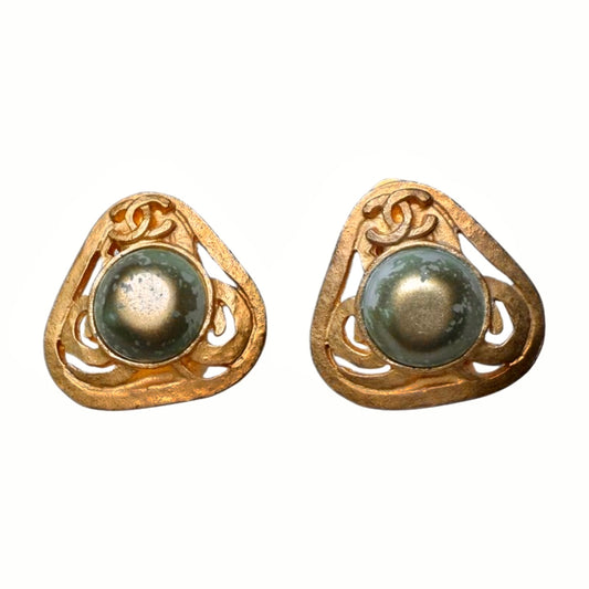 Vintage Chanel 1995 Pearl Triangle Gold Plated Clip-On Earrings