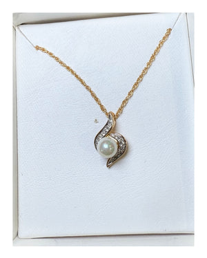 New Nina Ricci Gold-Tone Pearl & Crystal Pendant Necklace
