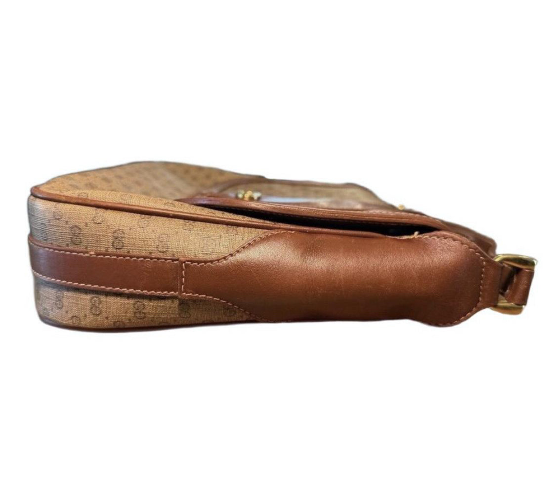 Gucci Vintage Womens GG Monogram Shoulder Bag