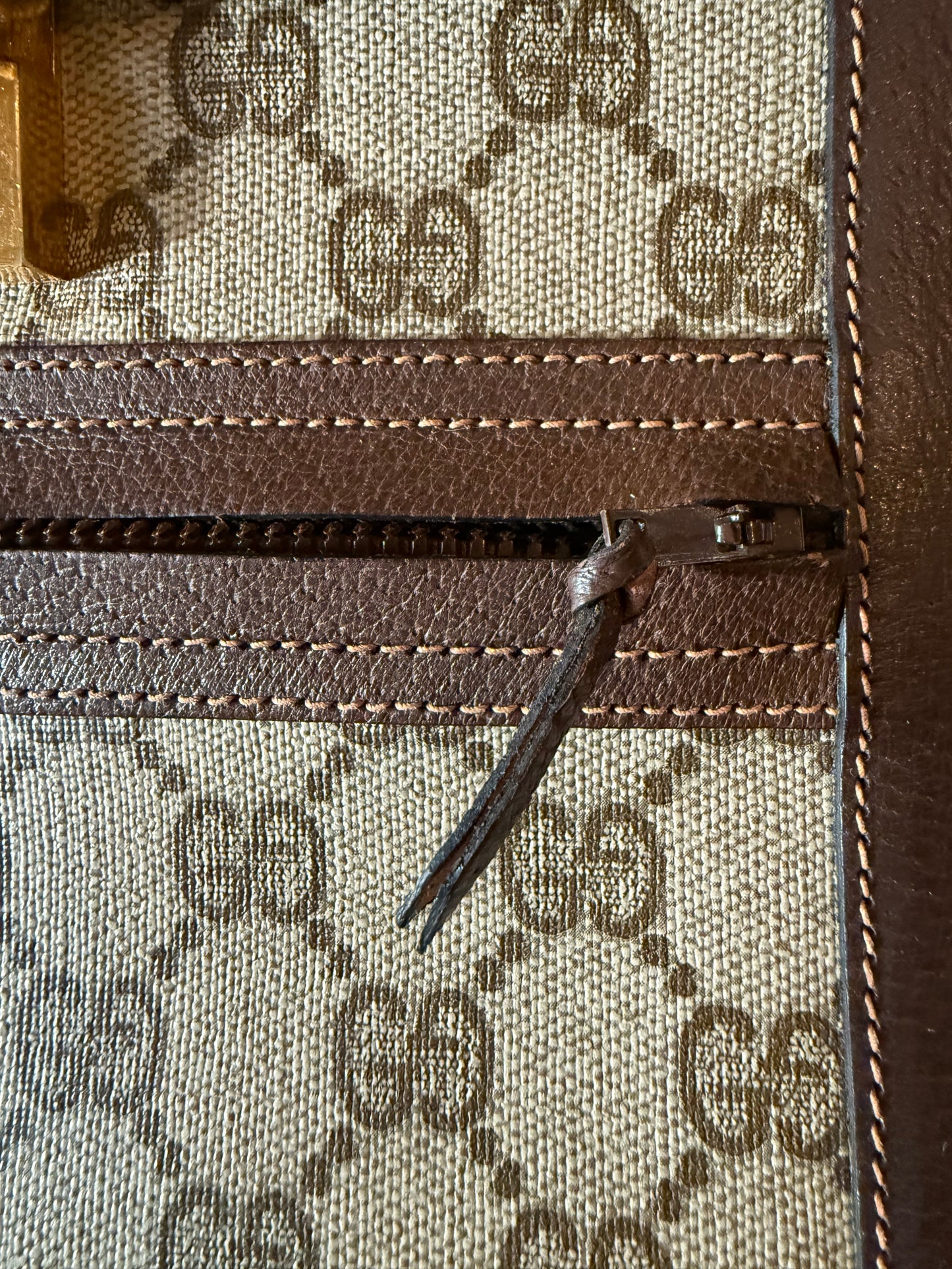 Vintage Gucci Sherry Line GG Supreme Pochette