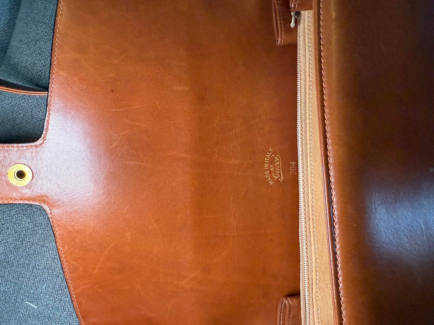 Vintage Gucci Leather Women's Shoulder Bag with Gold-tone Clasp