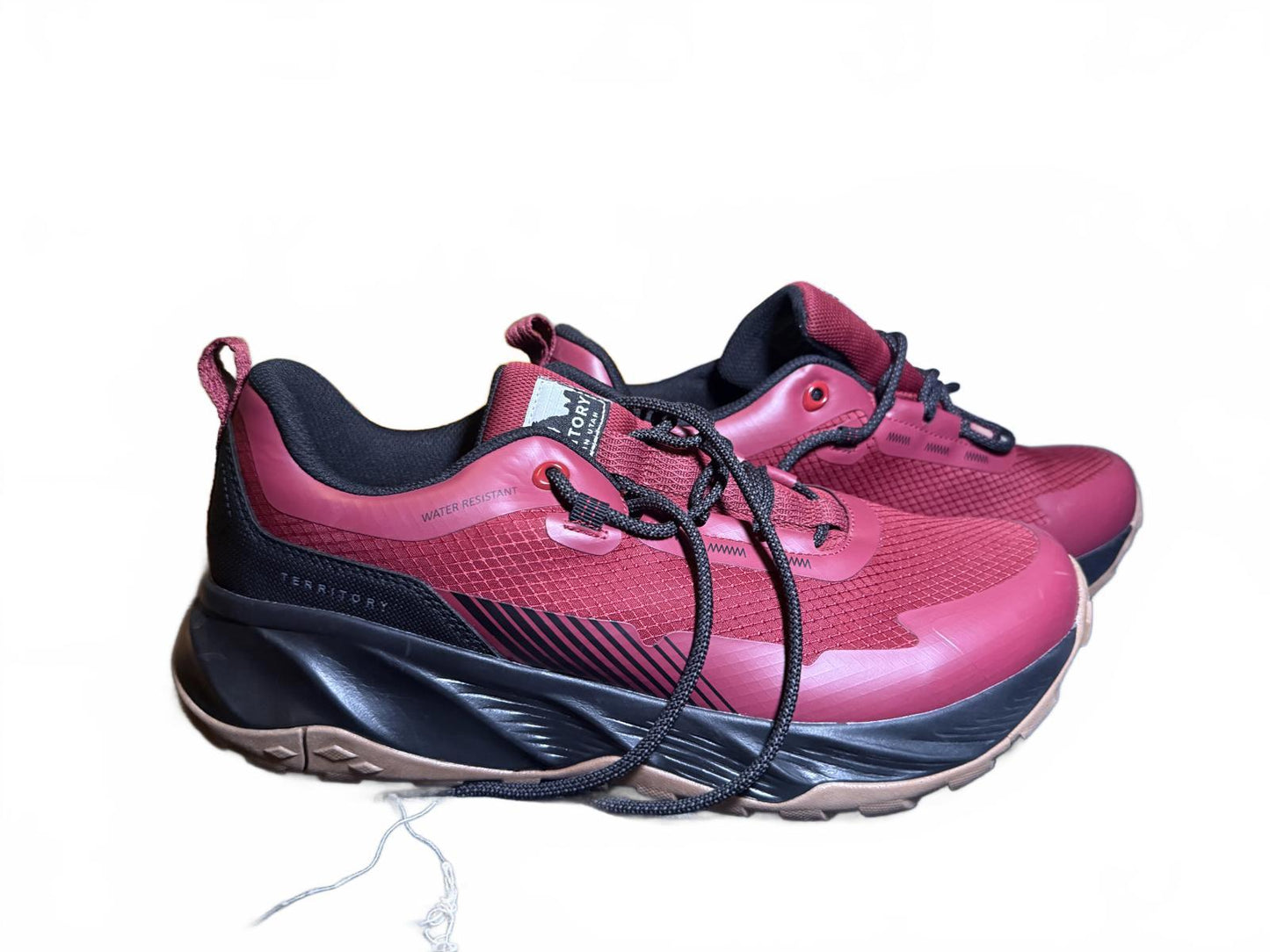 NWOT Territory Cascade Water Resistent Sneaker, size 12