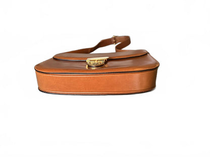 Vintage Gucci Leather Women's Shoulder Bag with Gold-tone Clasp