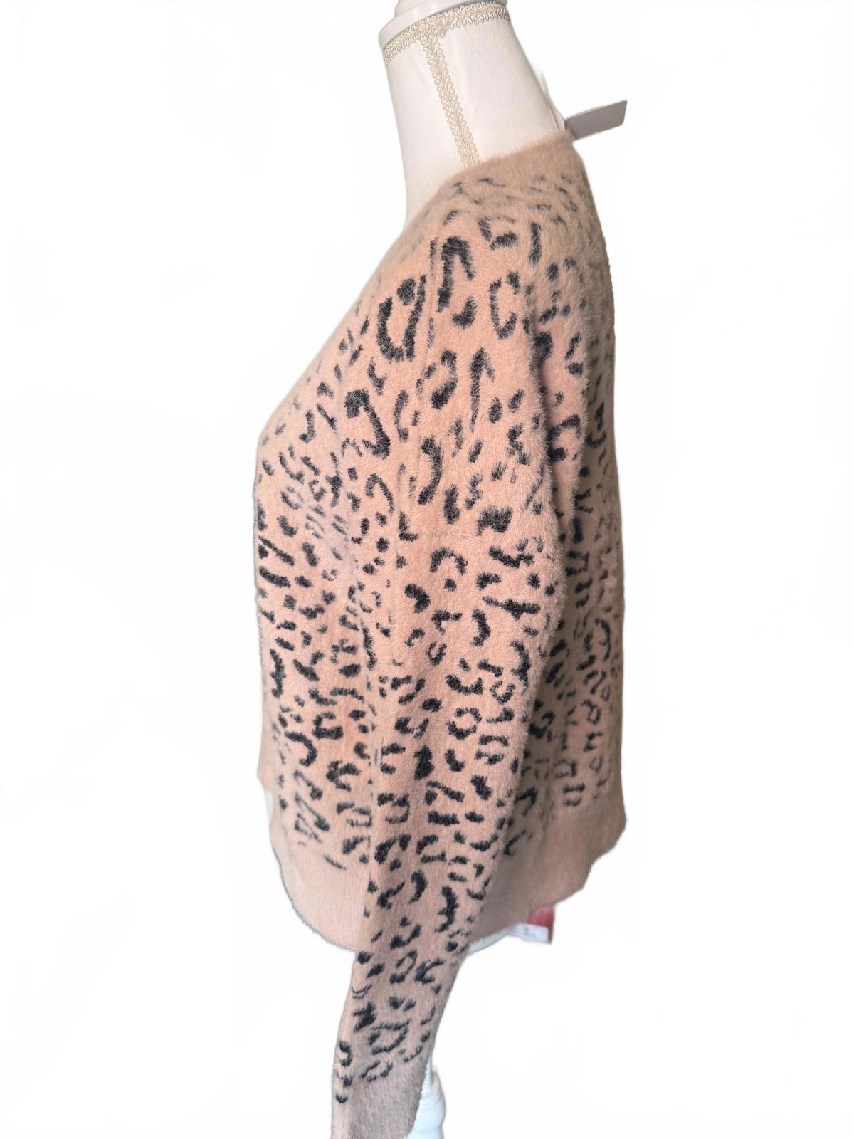 New Boutique Leopard Print Sweater, size Medium