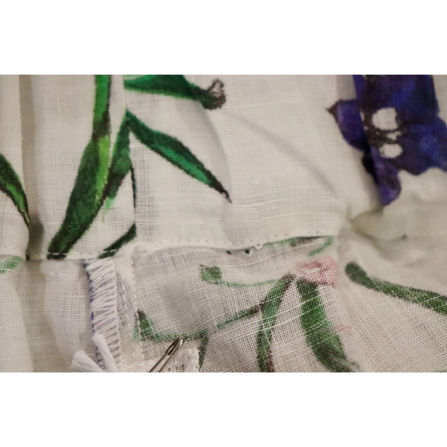 120% Lino Floral Linen Shorts, Size 46/L NWT