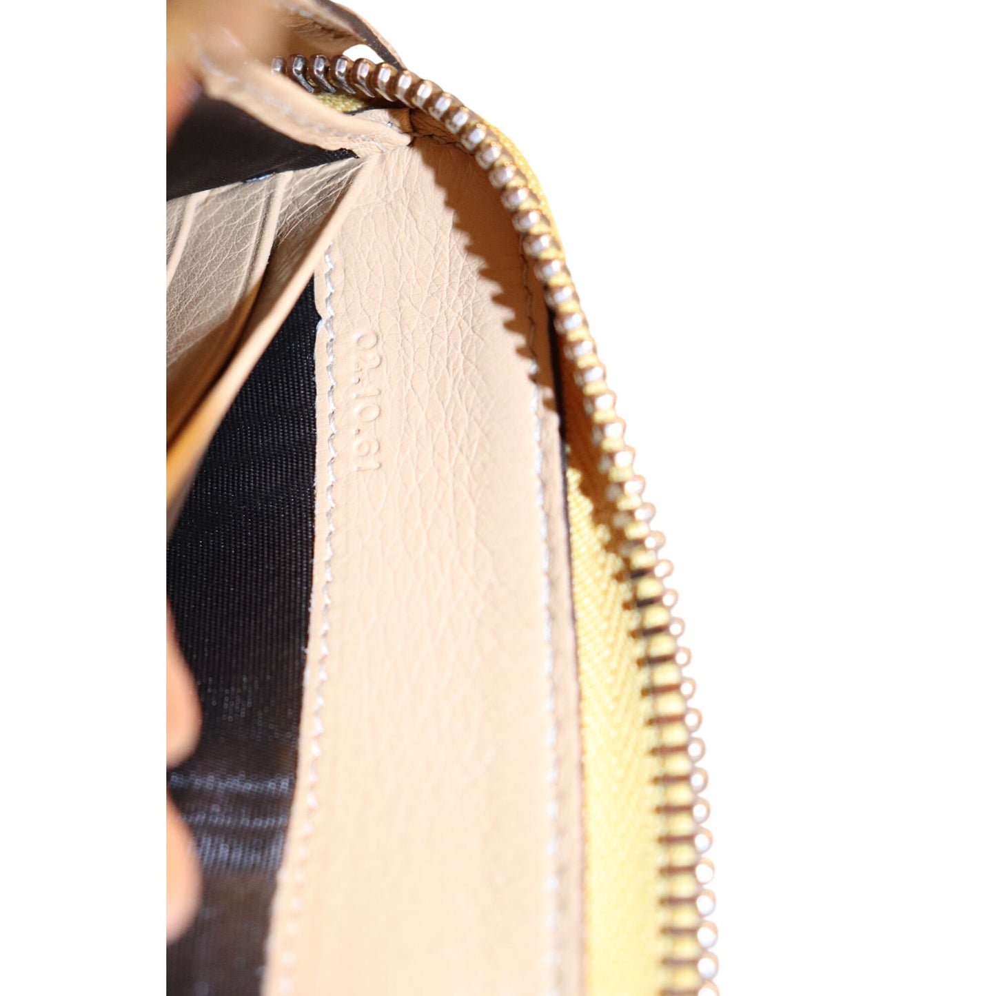 Chloé Paddington Beige Leather Wallet With Gold Padlock Accents & Zip-Around Closure